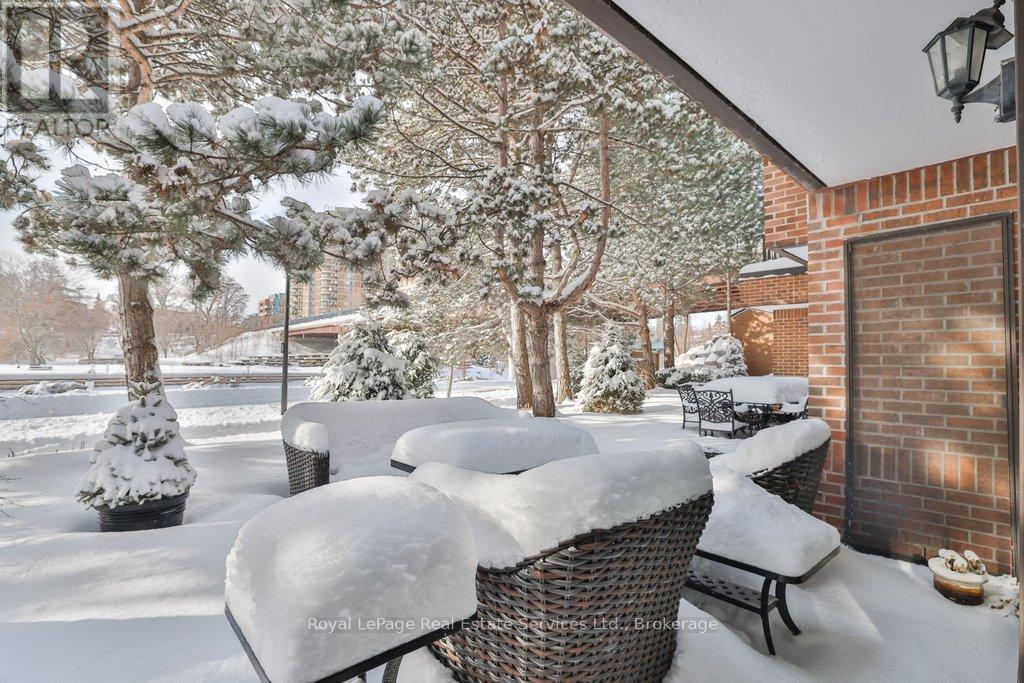 102 - 100 Lakeshore Road E, Oakville, Ontario  L6J 6M9 - Photo 24 - W12752230