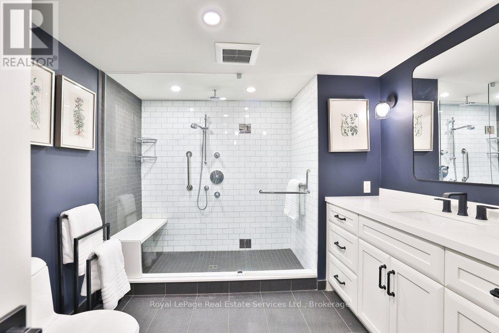 102 - 100 Lakeshore Road E, Oakville, Ontario  L6J 6M9 - Photo 25 - W12752230