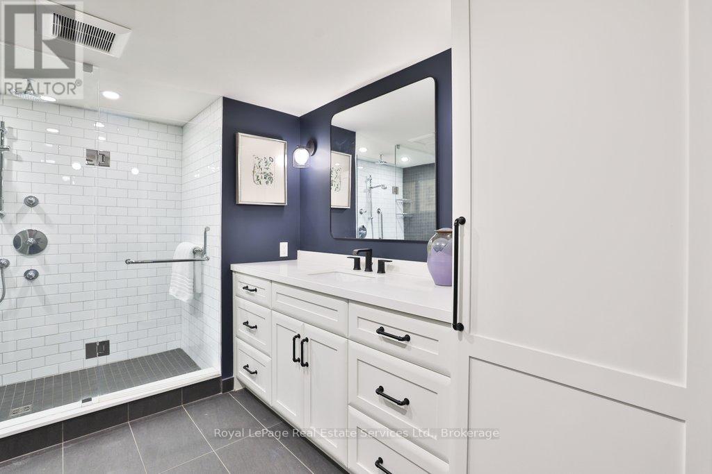 102 - 100 Lakeshore Road E, Oakville, Ontario  L6J 6M9 - Photo 26 - W12752230