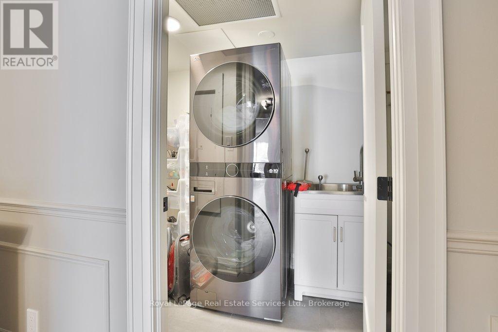 102 - 100 Lakeshore Road E, Oakville, Ontario  L6J 6M9 - Photo 32 - W12752230