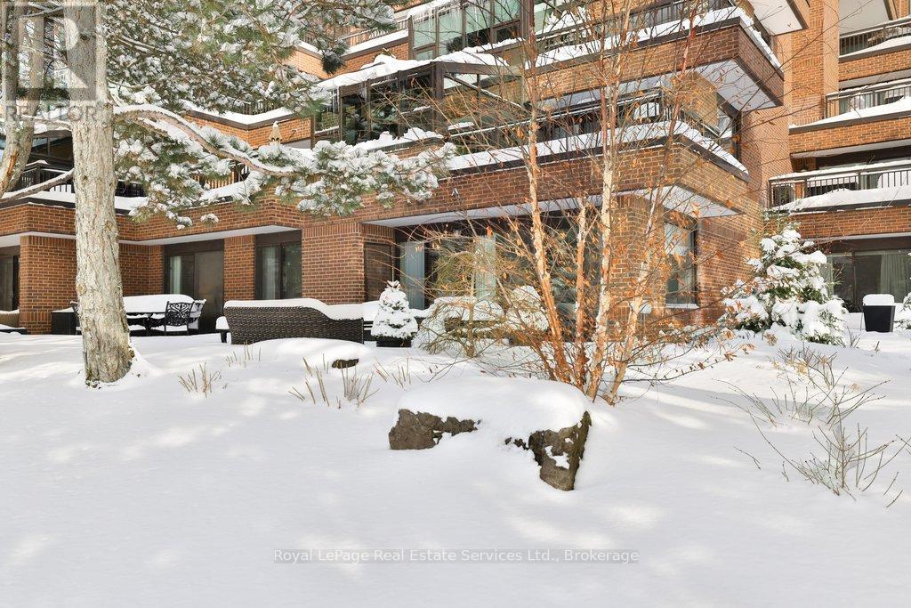 102 - 100 Lakeshore Road E, Oakville, Ontario  L6J 6M9 - Photo 34 - W12752230