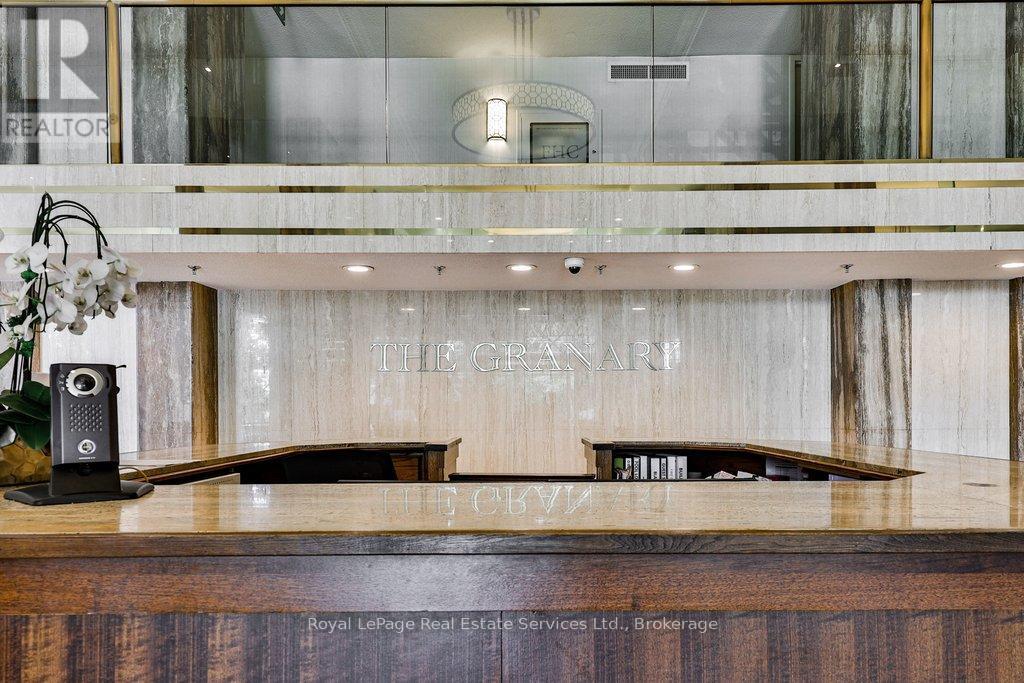 102 - 100 Lakeshore Road E, Oakville, Ontario  L6J 6M9 - Photo 45 - W12752230