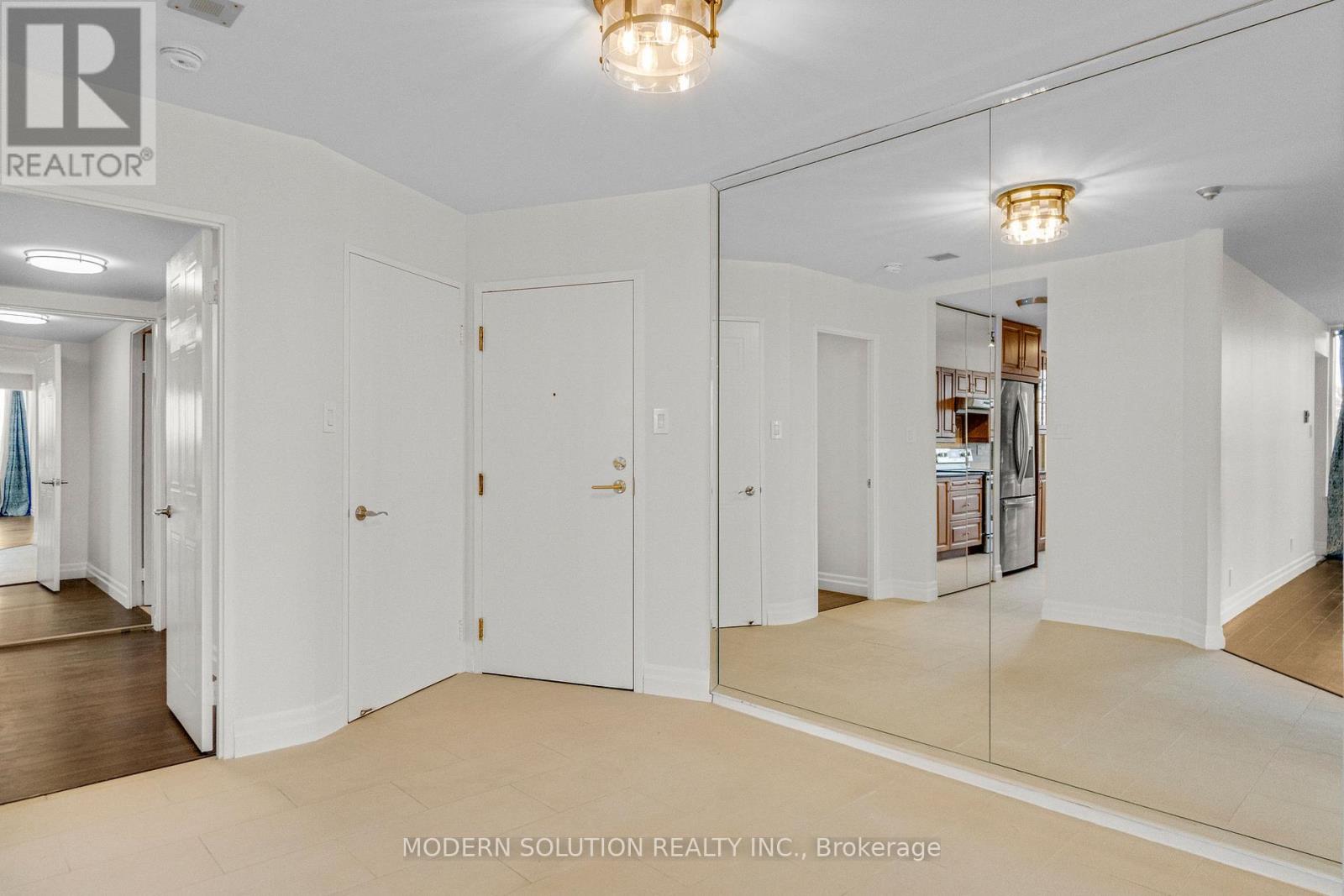 426 - 32 Clarissa Drive, Richmond Hill, Ontario  L4C 9R7 - Photo 7 - N12642768