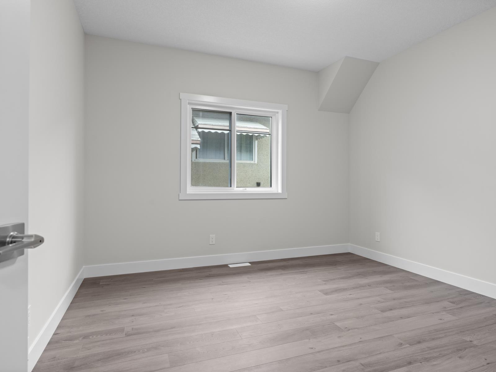 12007  106 Street, Edmonton, Alberta  T5G 2R5 - Photo 9 - 43690214