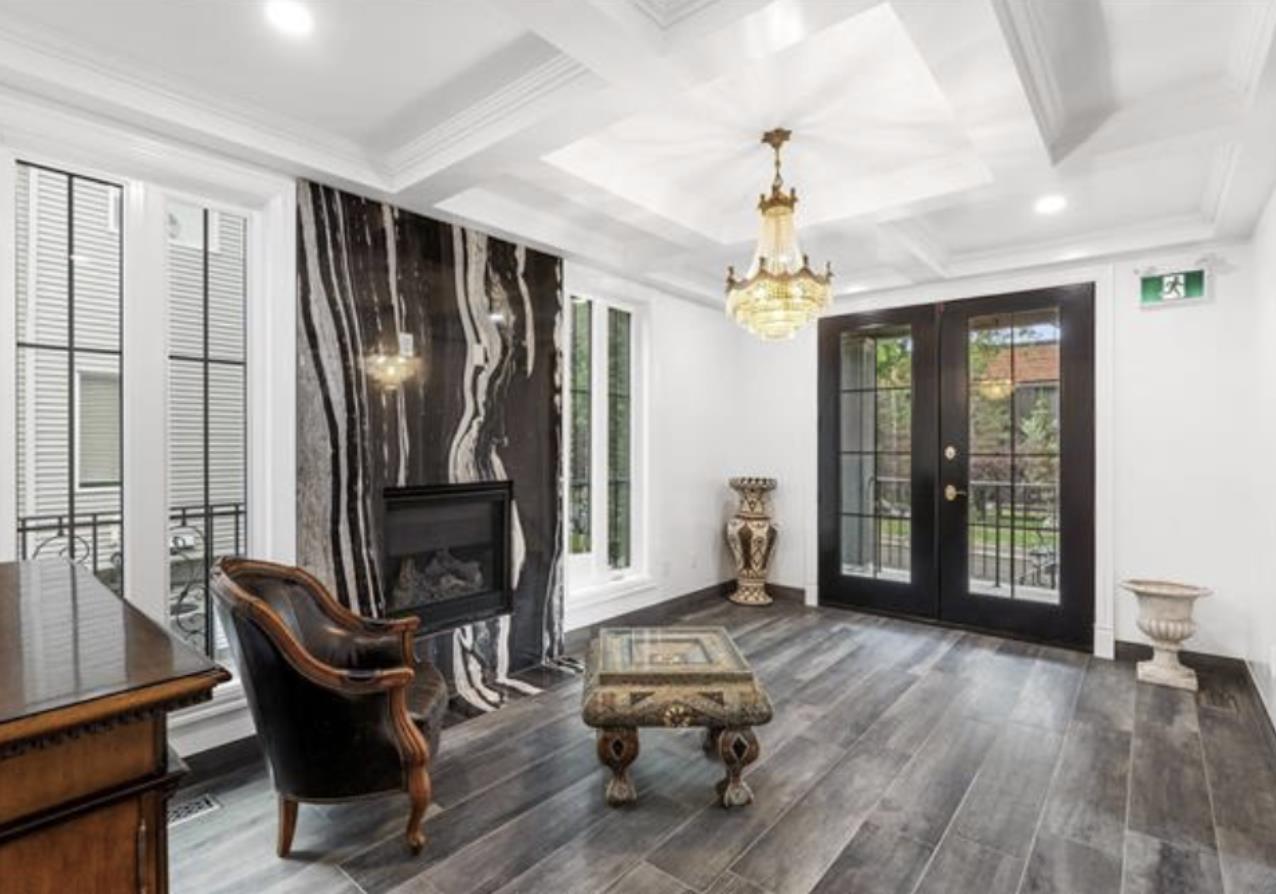 11833  102 Avenue, Edmonton, Alberta  T5K 0R6 - Photo 3 - 43690761