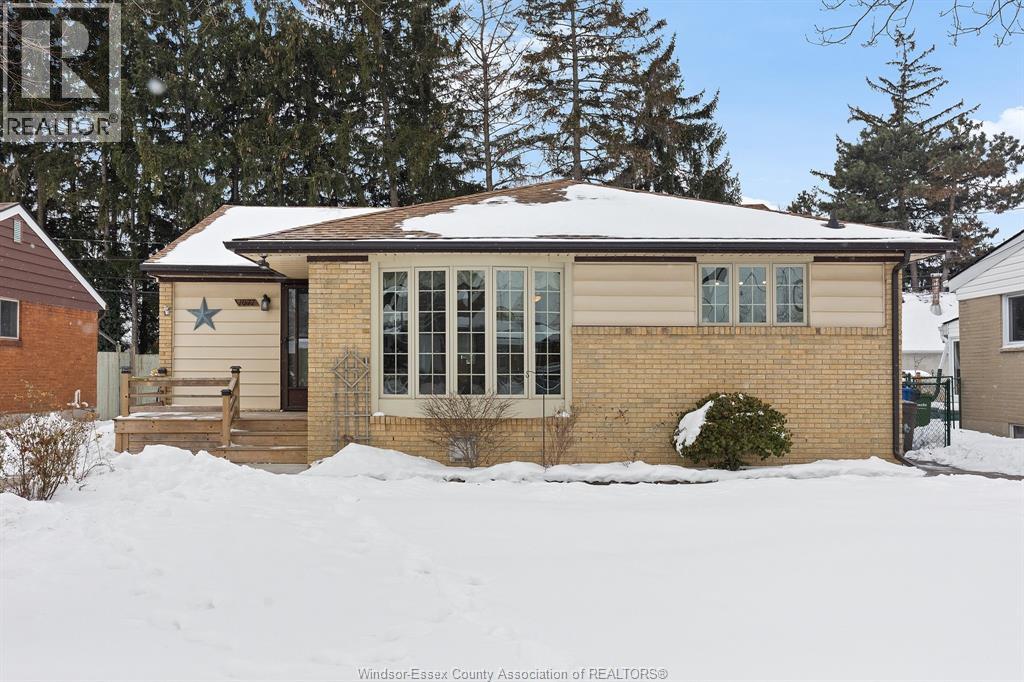 MLS# 26002421: 1077 Laporte Ave, Windsor, Canada
