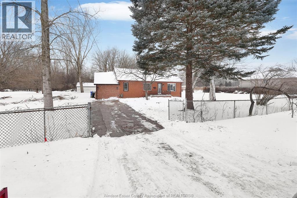1561 Armanda Street, Windsor, Ontario  N9C 3X1 - Photo 2 - 26002437