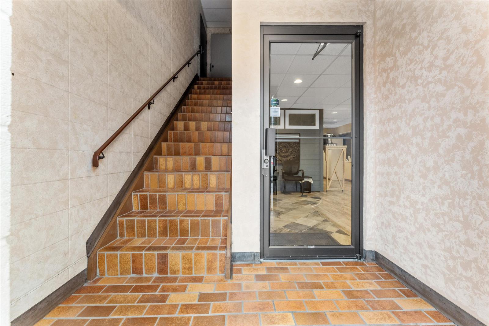 100 10041  81 Ave NW, Edmonton, Alberta