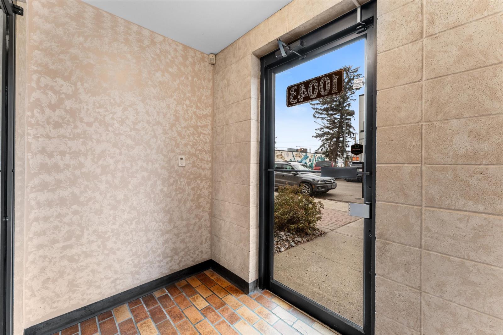 100 10041  81 Ave Nw, Edmonton, Alberta  T6E 1W7 - Photo 1 - 43920913