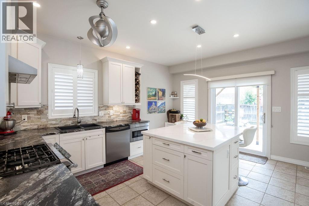 15 Meadowbank Drive, Hamilton, Ontario  L9B 2Y9 - Photo 12 - 40802390