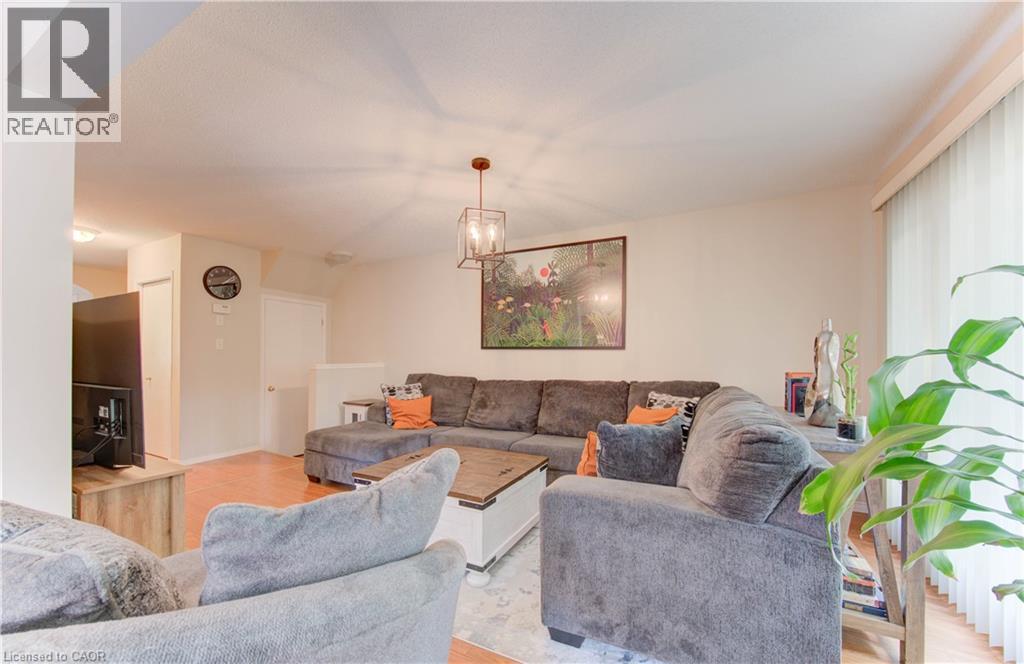 916 Veronica Court, Kitchener, Ontario  N2A 4G4 - Photo 8 - 40802184