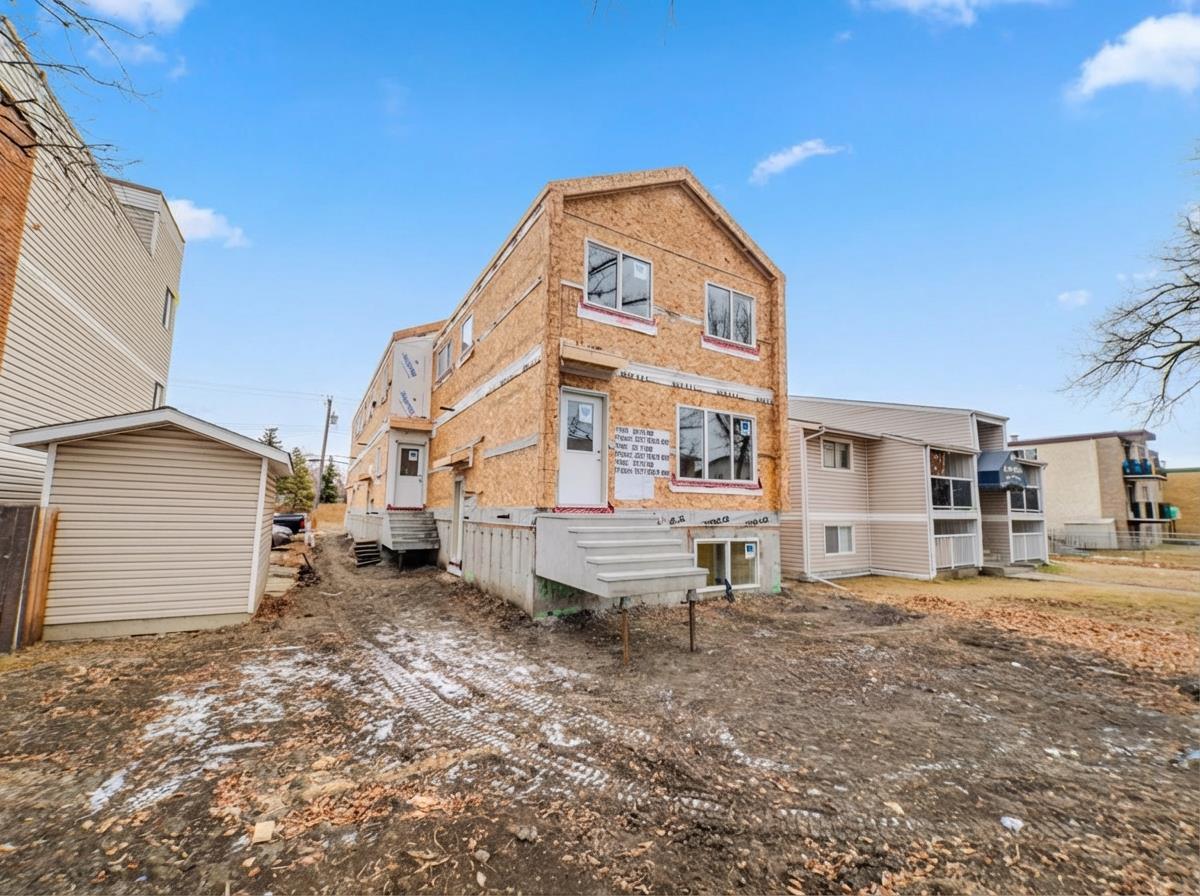 11939  101 Street, Edmonton, Alberta  T5G 2B8 - Photo 1 - 44073277