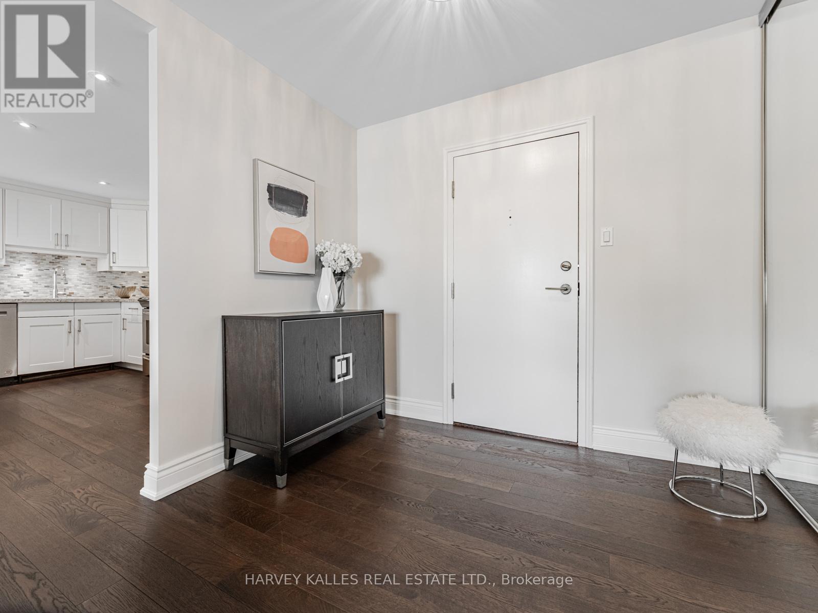 108 - 18 Lower Village Gate, Toronto, Ontario M5P 3M1 - Photo 3 - C12752312