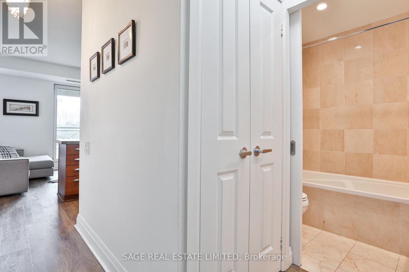 608 - 20 Scrivener Square, Toronto, Ontario  M4W 3X9 - Photo 6 - C12752358