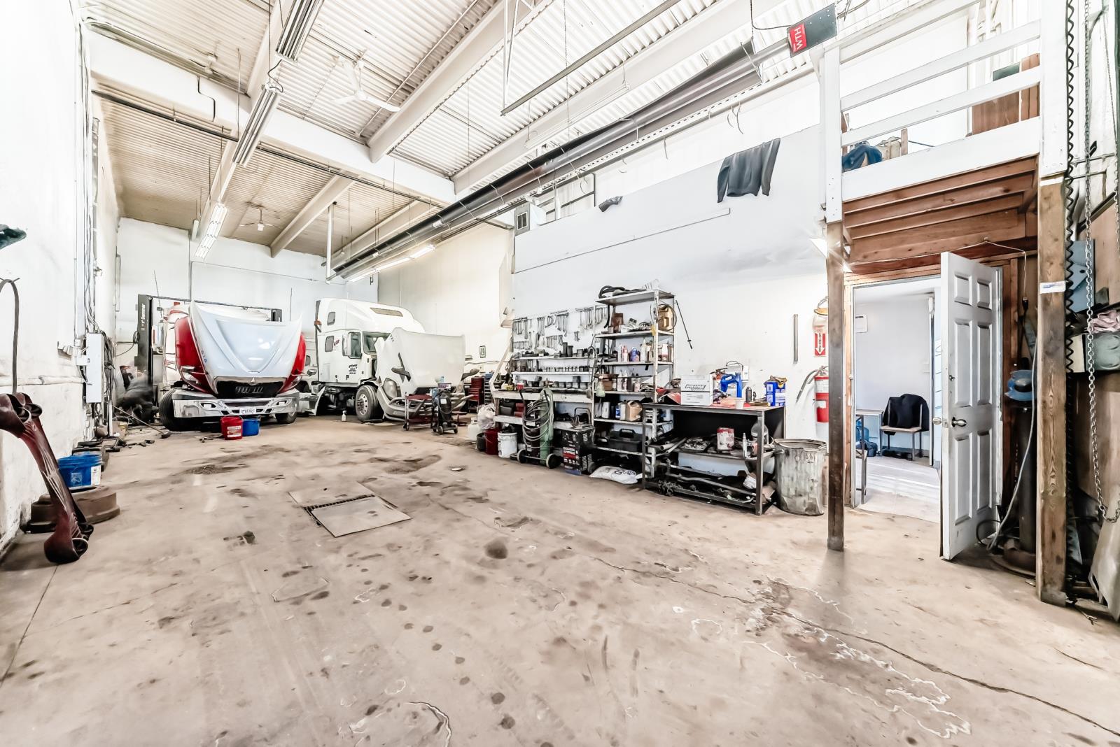 16718  111 Avenue Nw, Edmonton, Alberta  T5M 2S5 - Photo 3 - 43974248