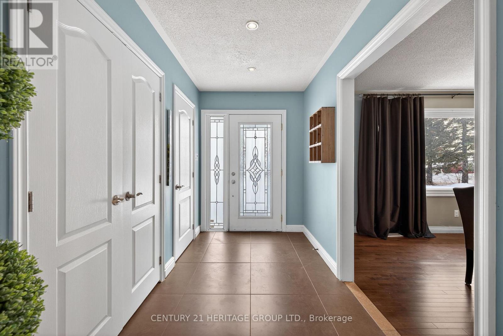 19732 York Durham Line, East Gwillimbury, Ontario  L0G 1M0 - Photo 4 - N12752294