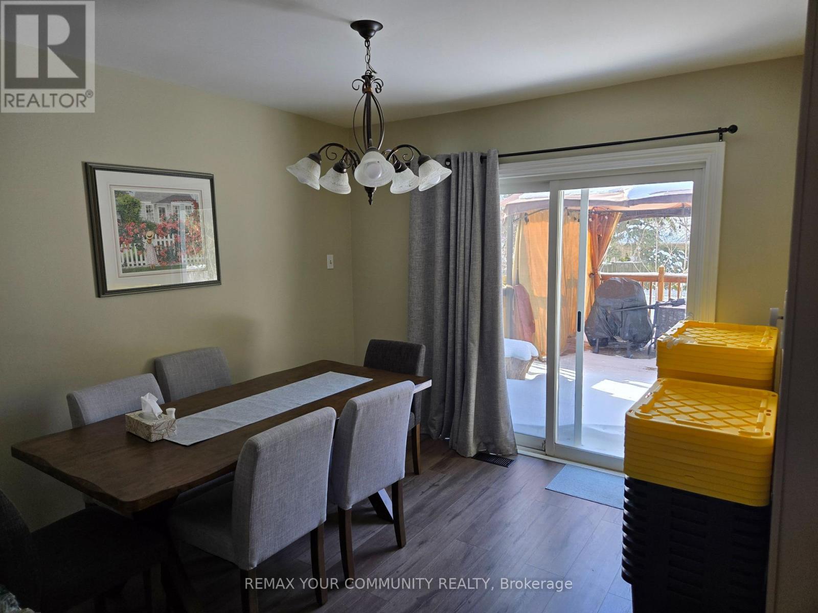 Main Floor - 18 Collins Crescent, Aurora, Ontario  L4G 2W2 - Photo 10 - N12752306