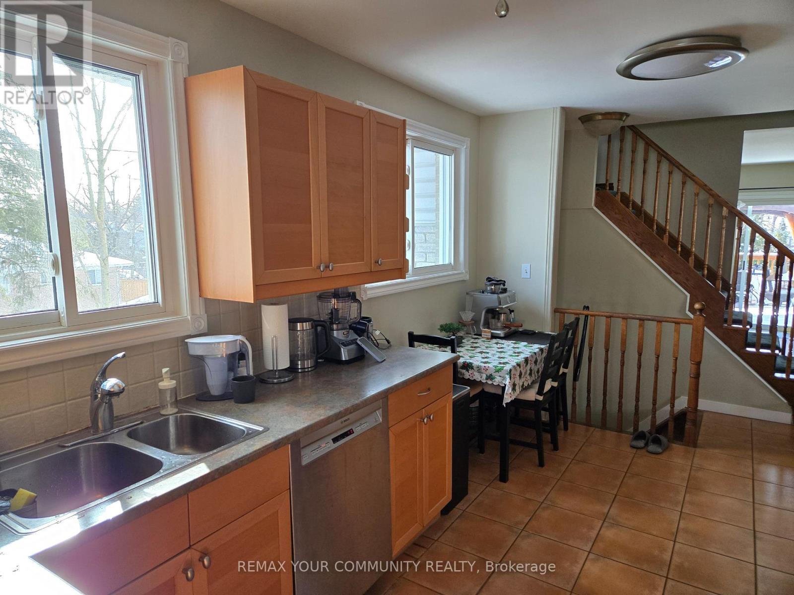 Main Floor - 18 Collins Crescent, Aurora, Ontario  L4G 2W2 - Photo 12 - N12752306