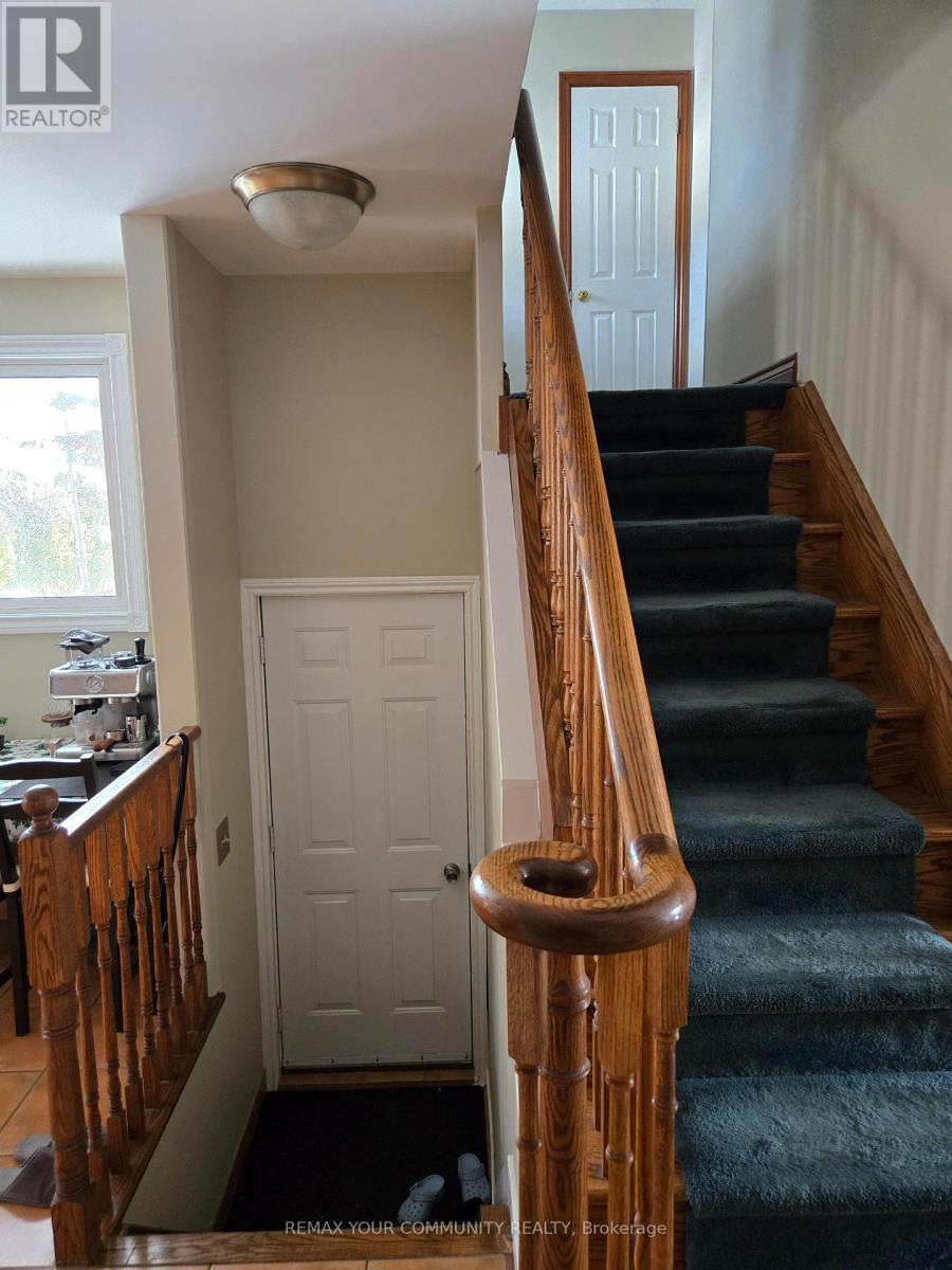 Main Floor - 18 Collins Crescent, Aurora, Ontario  L4G 2W2 - Photo 13 - N12752306