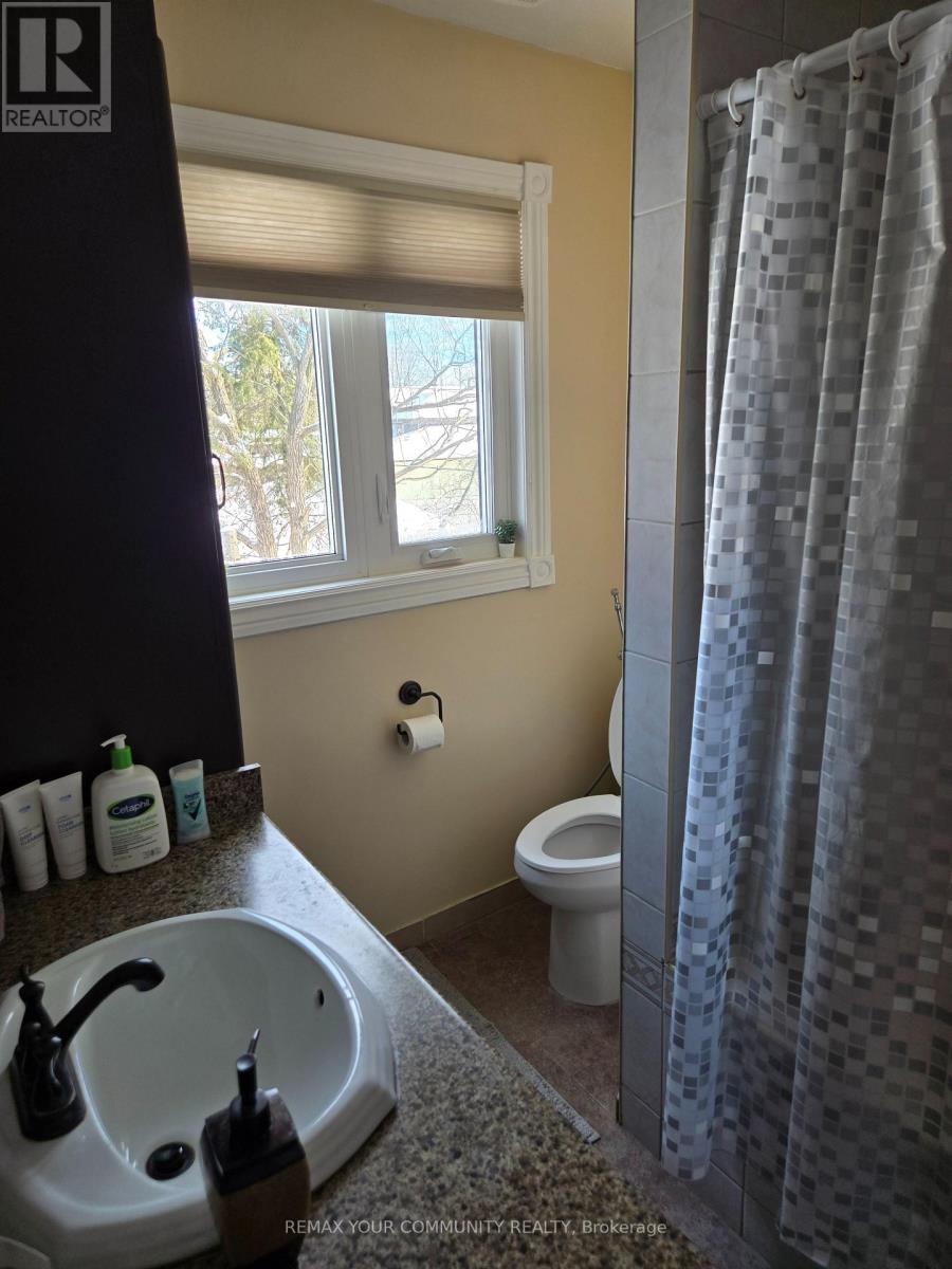 Main Floor - 18 Collins Crescent, Aurora, Ontario  L4G 2W2 - Photo 16 - N12752306