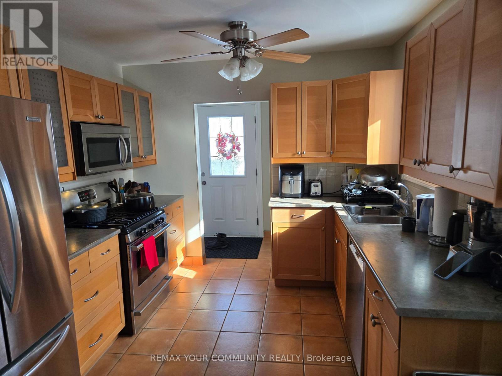 Main Floor - 18 Collins Crescent, Aurora, Ontario  L4G 2W2 - Photo 3 - N12752306