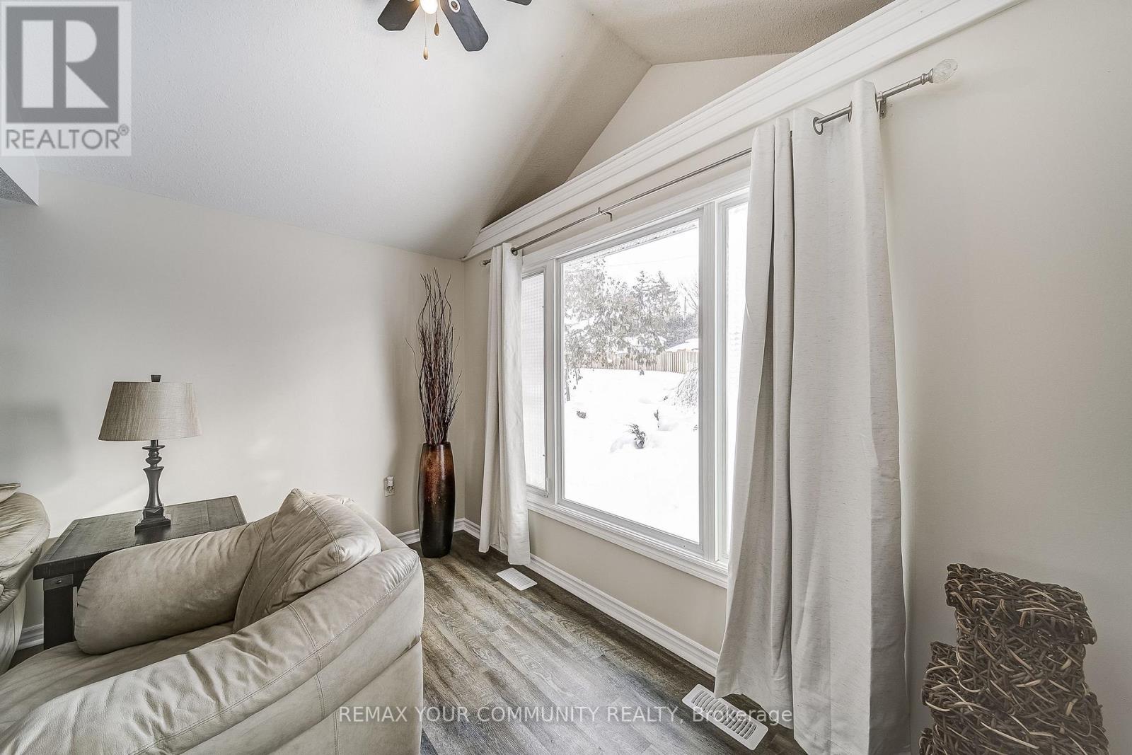 244 Cedarholme Avenue, Georgina, Ontario  L4P 2W4 - Photo 12 - N12752342