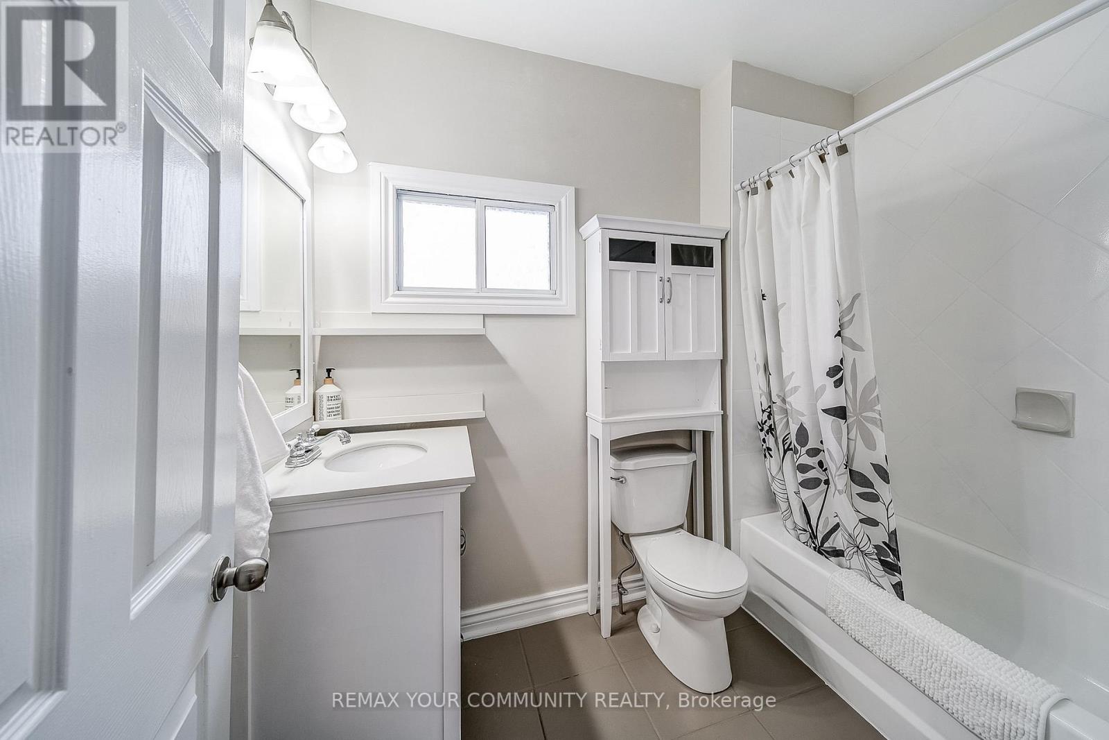 244 Cedarholme Avenue, Georgina, Ontario  L4P 2W4 - Photo 33 - N12752342