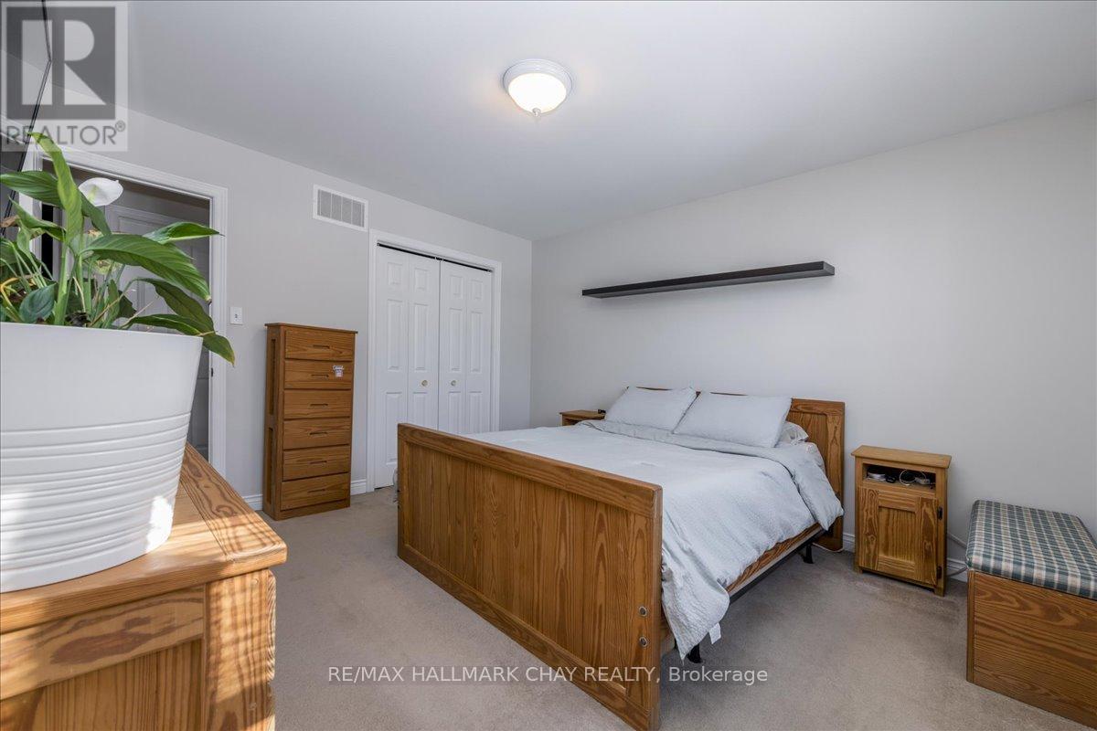 1103 Belle Aire Beach Road, Innisfil, Ontario  L0L 1C0 - Photo 15 - N12752344