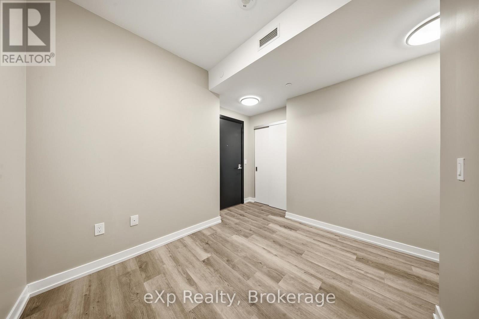 1810 - 15 Wellington Street S, Kitchener, Ontario  N2G 0E4 - Photo 7 - X12752486