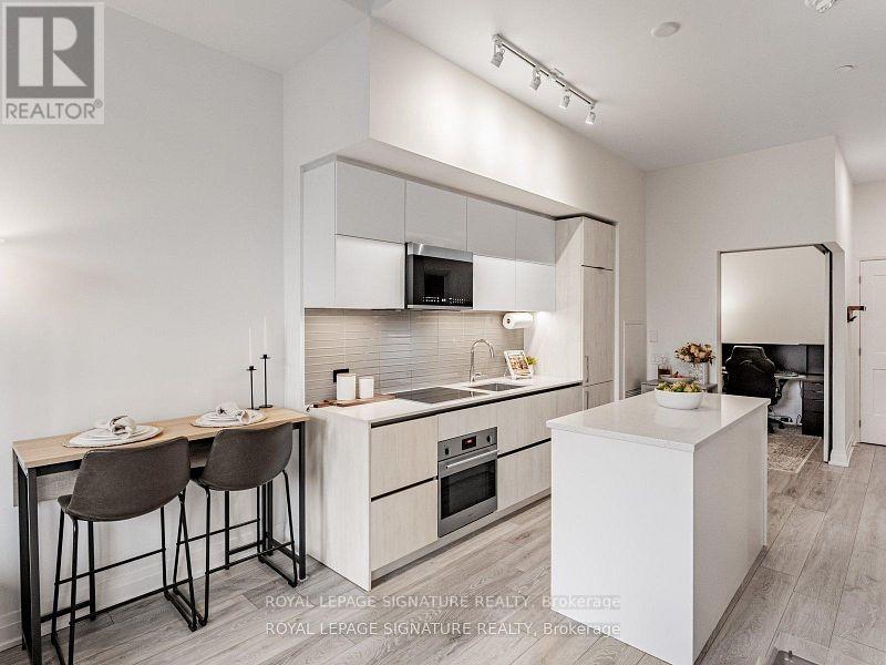 102 - 21 Park Street E, Mississauga, Ontario  L5G 0C2 - Photo 4 - W12752260