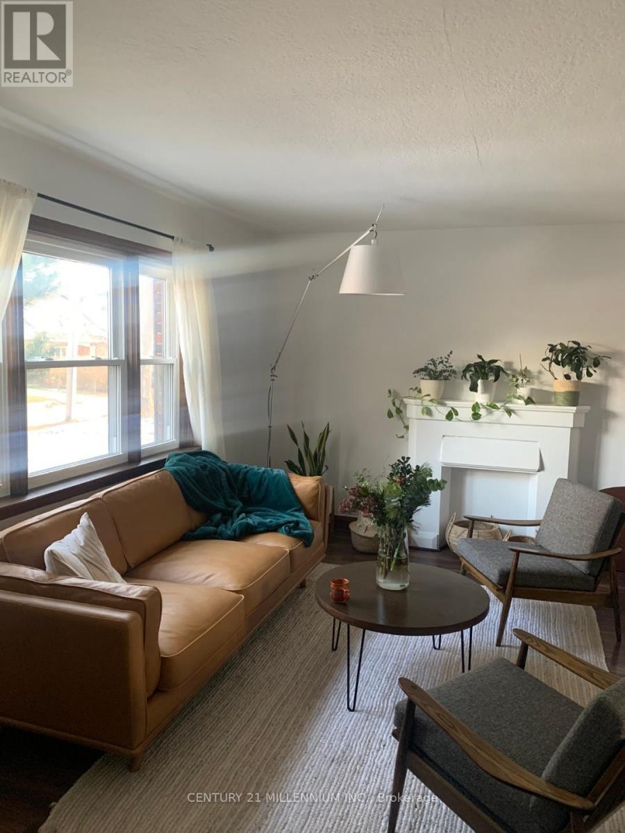 68 Victor Avenue, Toronto, Ontario  M8V 2L9 - Photo 11 - W12752262