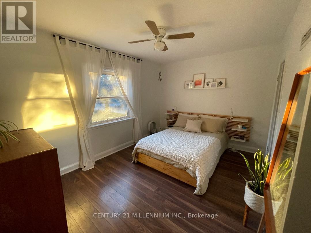 68 Victor Avenue, Toronto, Ontario  M8V 2L9 - Photo 15 - W12752262