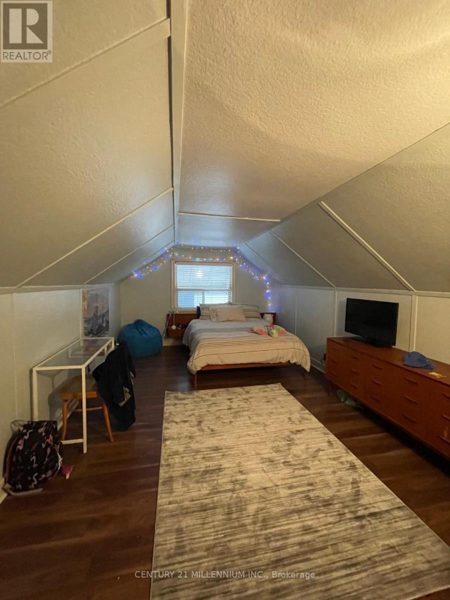 68 Victor Avenue, Toronto, Ontario  M8V 2L9 - Photo 16 - W12752262