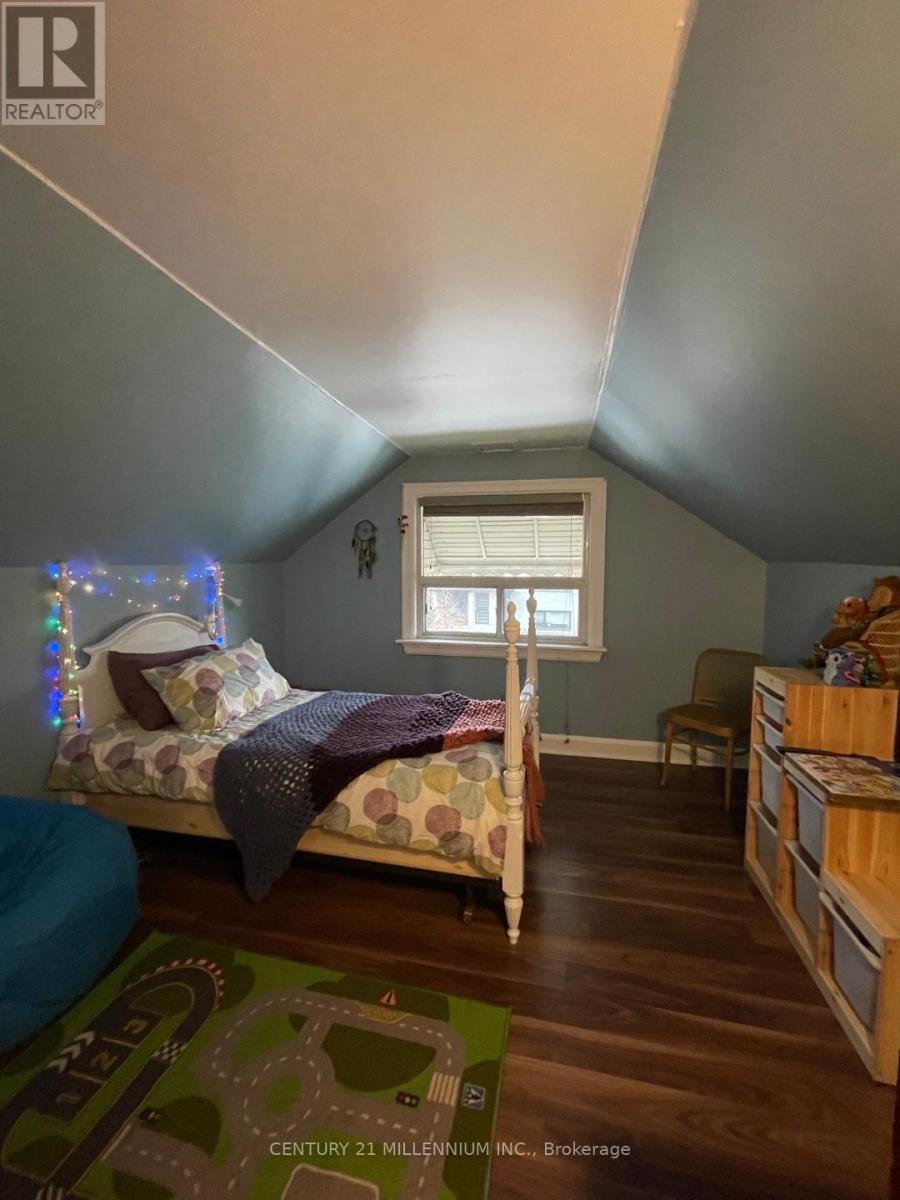 68 Victor Avenue, Toronto, Ontario  M8V 2L9 - Photo 17 - W12752262