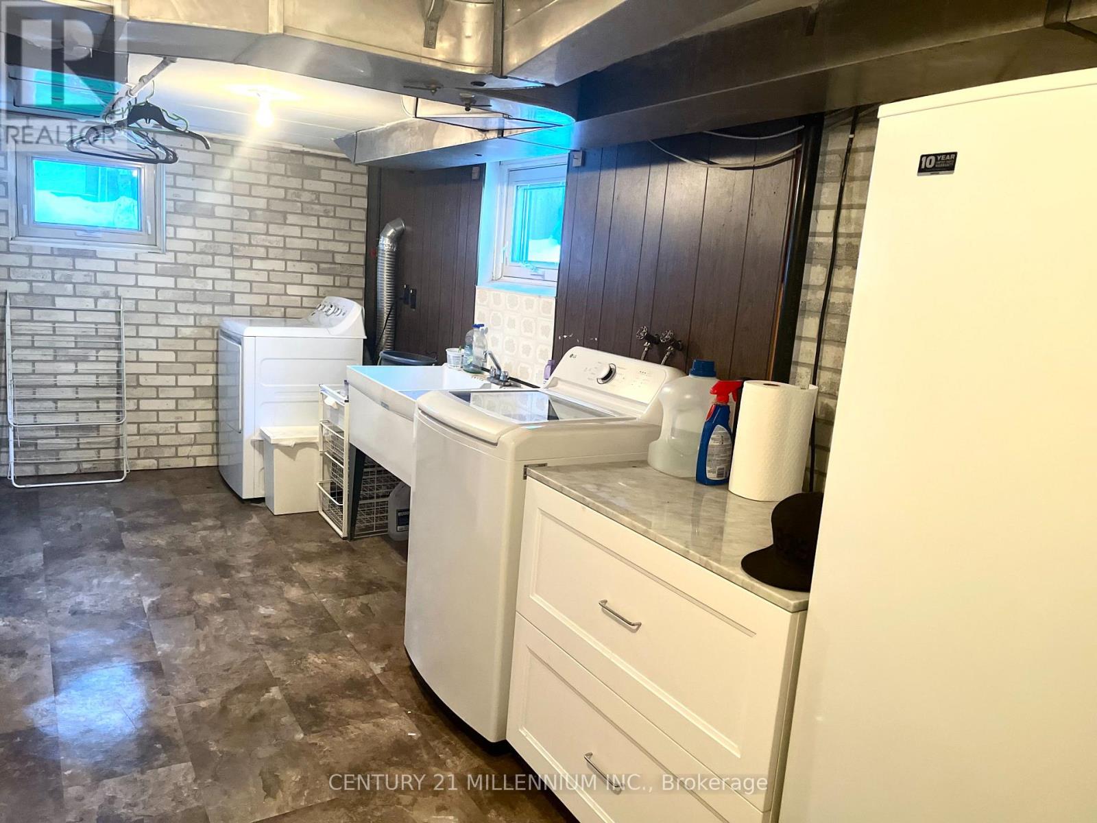 68 Victor Avenue, Toronto, Ontario  M8V 2L9 - Photo 19 - W12752262