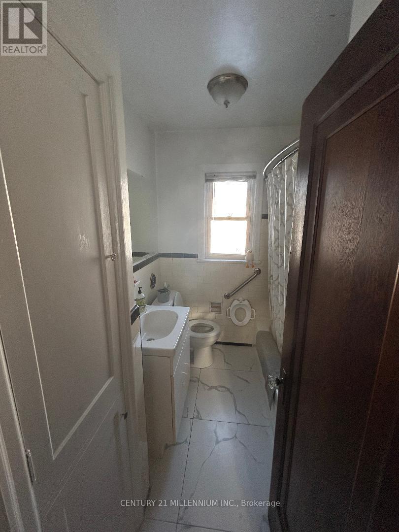 68 Victor Avenue, Toronto, Ontario  M8V 2L9 - Photo 21 - W12752262