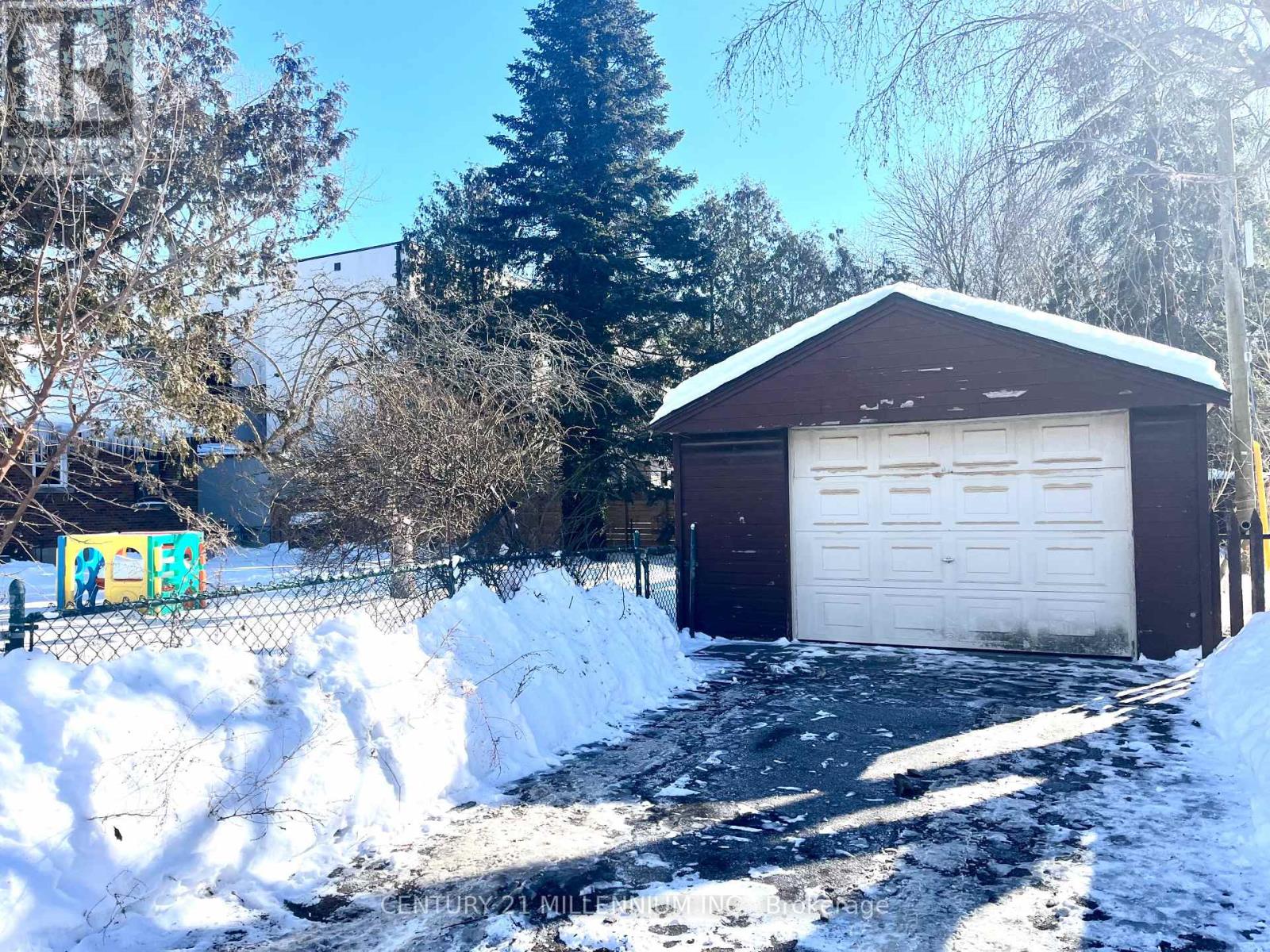 68 Victor Avenue, Toronto, Ontario  M8V 2L9 - Photo 25 - W12752262