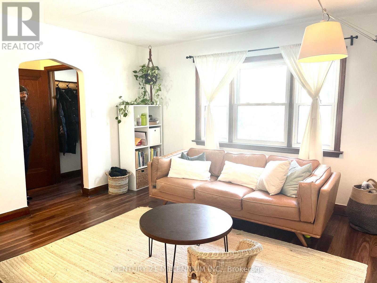 68 Victor Avenue, Toronto, Ontario  M8V 2L9 - Photo 5 - W12752262