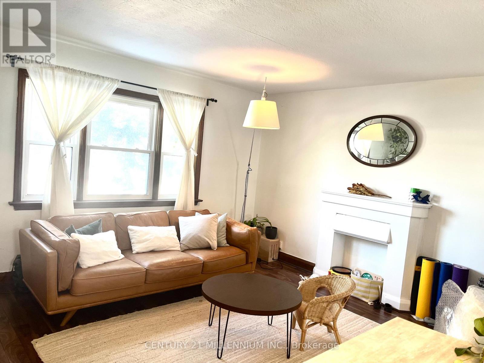 68 Victor Avenue, Toronto, Ontario  M8V 2L9 - Photo 6 - W12752262