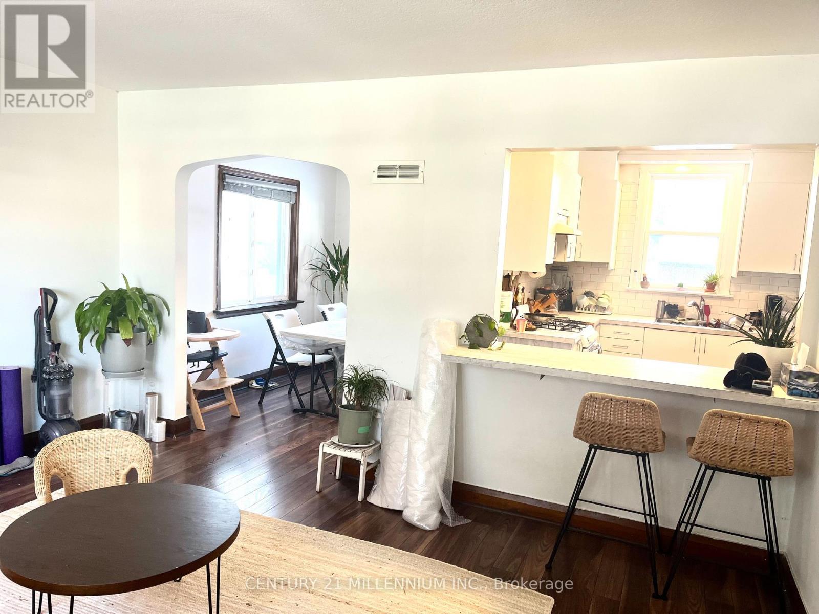 68 Victor Avenue, Toronto, Ontario  M8V 2L9 - Photo 7 - W12752262