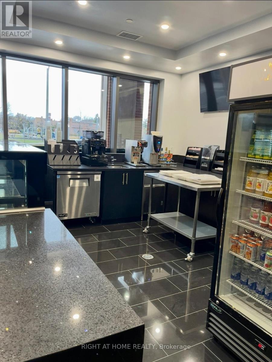 106 - 38 Via Bagnato, Toronto, Ontario  M6A 0B1 - Photo 5 - W12752302