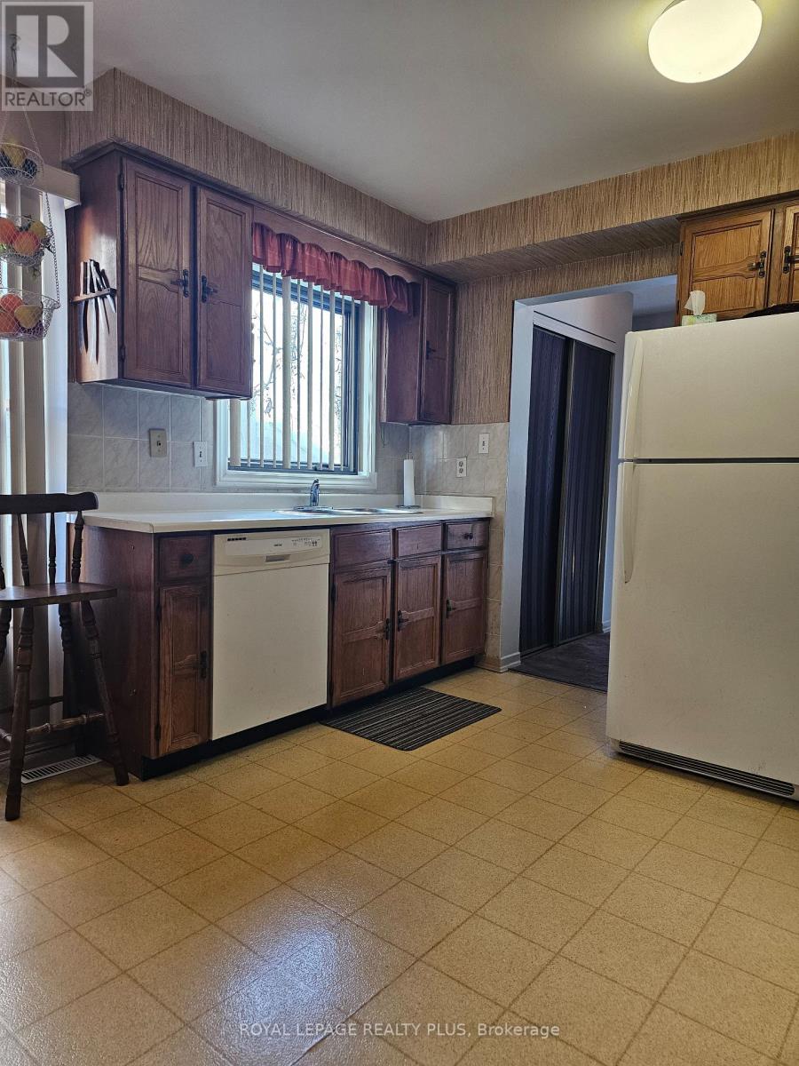 4170 Treetop Crescent, Mississauga, Ontario  L5L 2L9 - Photo 10 - W12752316