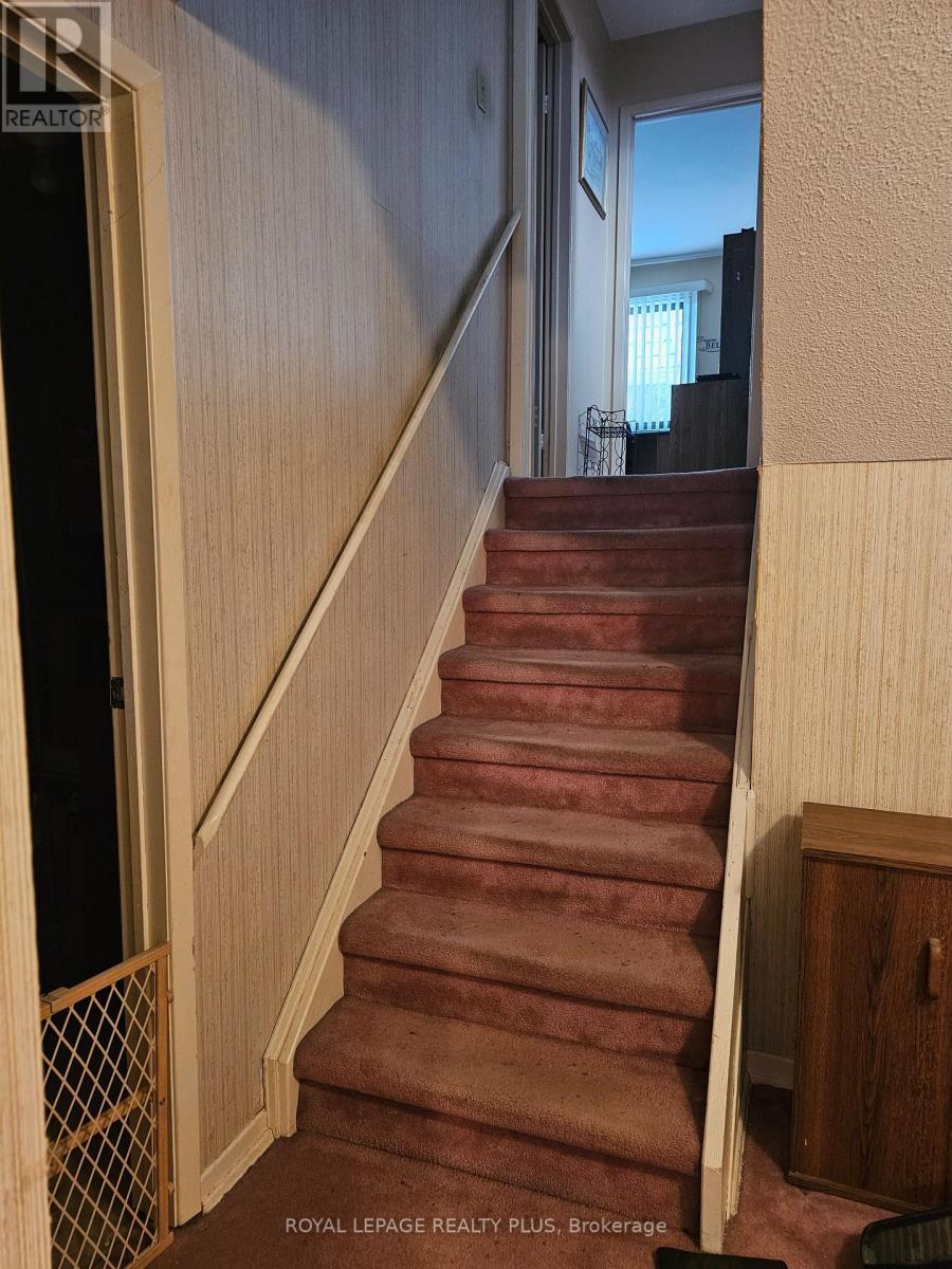 4170 Treetop Crescent, Mississauga, Ontario  L5L 2L9 - Photo 3 - W12752316