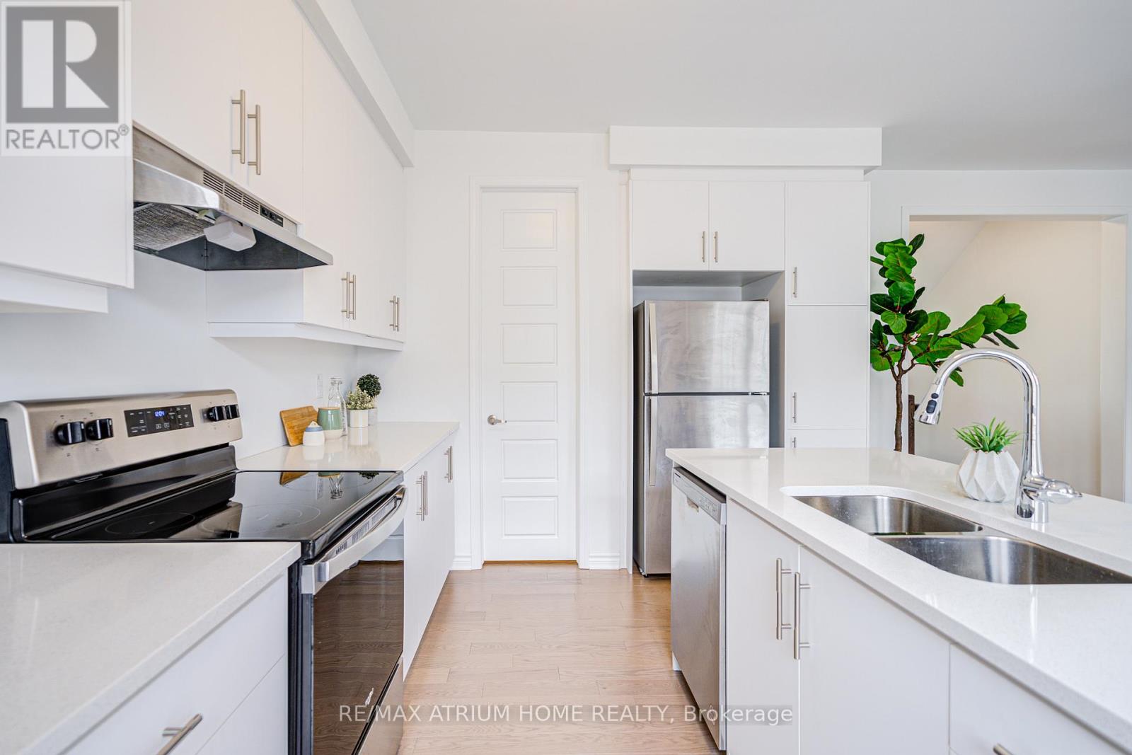 1377 William Halton Parkway, Oakville, Ontario  L6M 5N9 - Photo 22 - W12752340