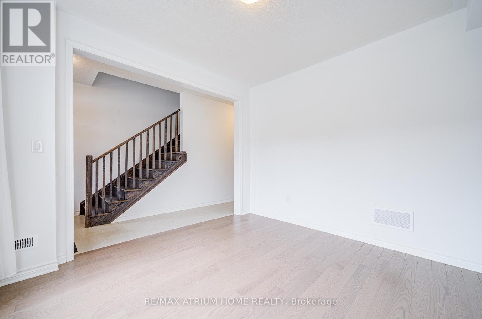 1377 William Halton Parkway, Oakville, Ontario  L6M 5N9 - Photo 3 - W12752340