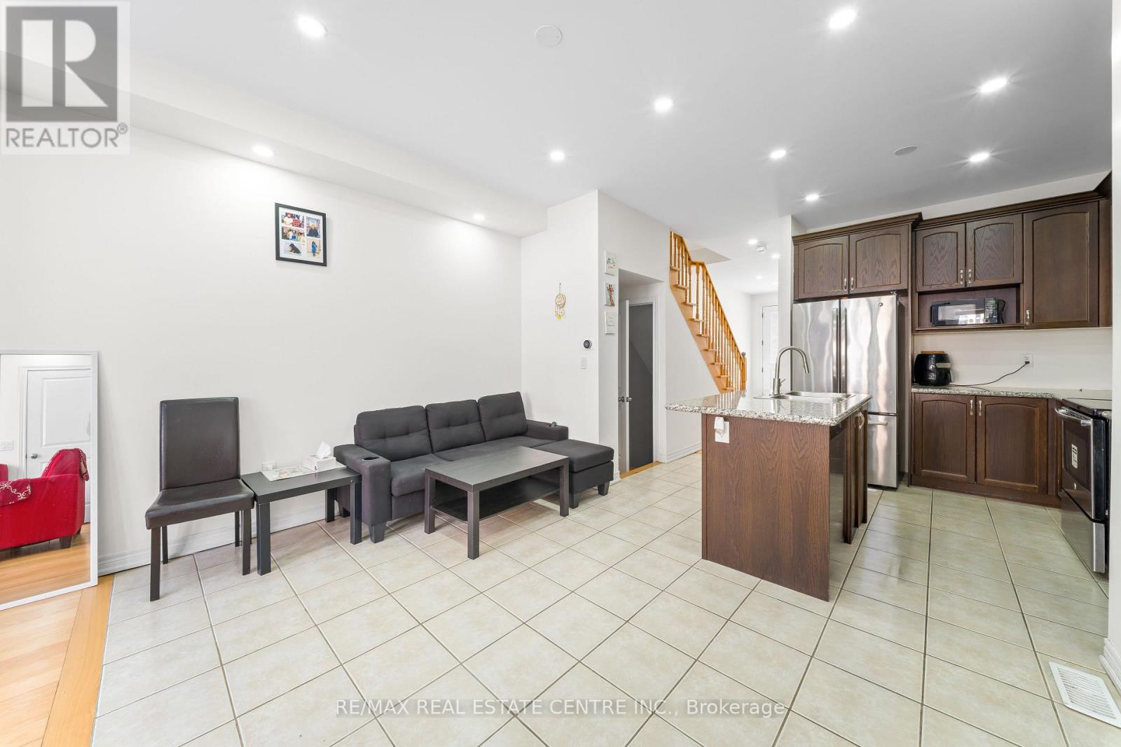 74 Ivor Crescent, Brampton, Ontario  L7A 4L7 - Photo 4 - W12752360