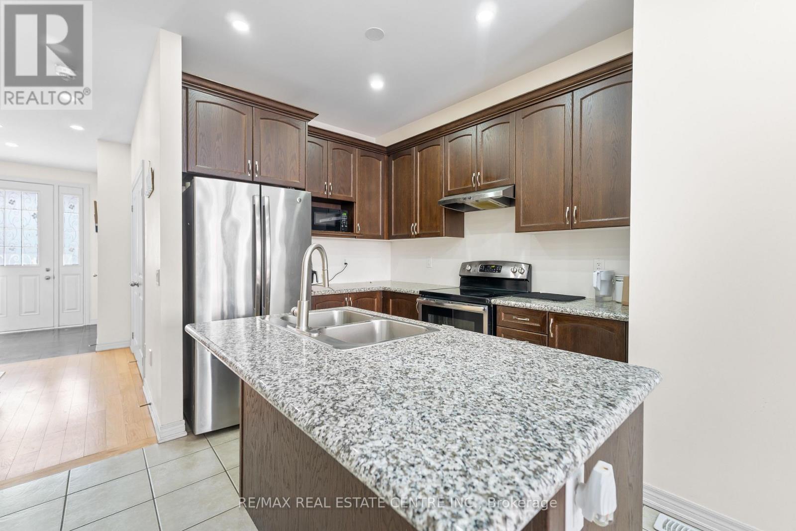 74 Ivor Crescent, Brampton, Ontario  L7A 4L7 - Photo 5 - W12752360