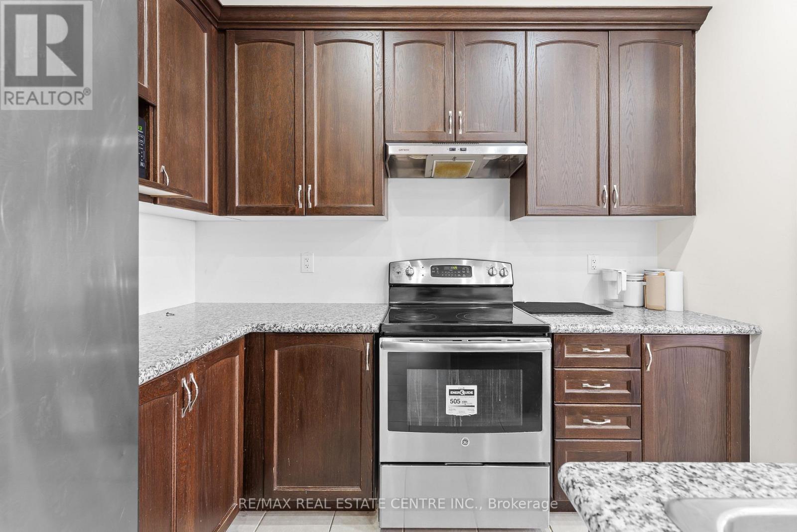 74 Ivor Crescent, Brampton, Ontario  L7A 4L7 - Photo 6 - W12752360