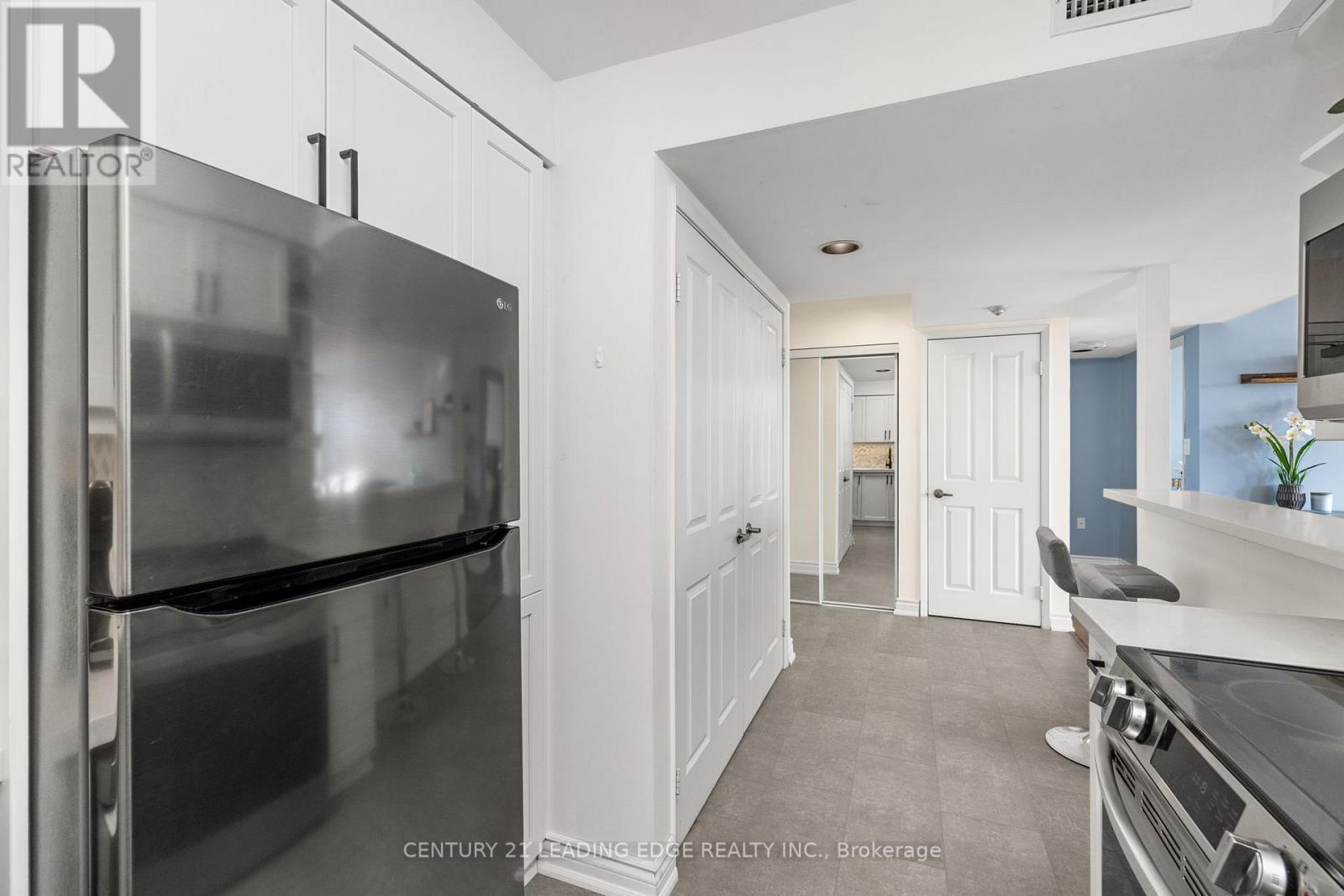 206 - 2199 Sixth Line, Oakville, Ontario  L6H 5V3 - Photo 6 - W12752364