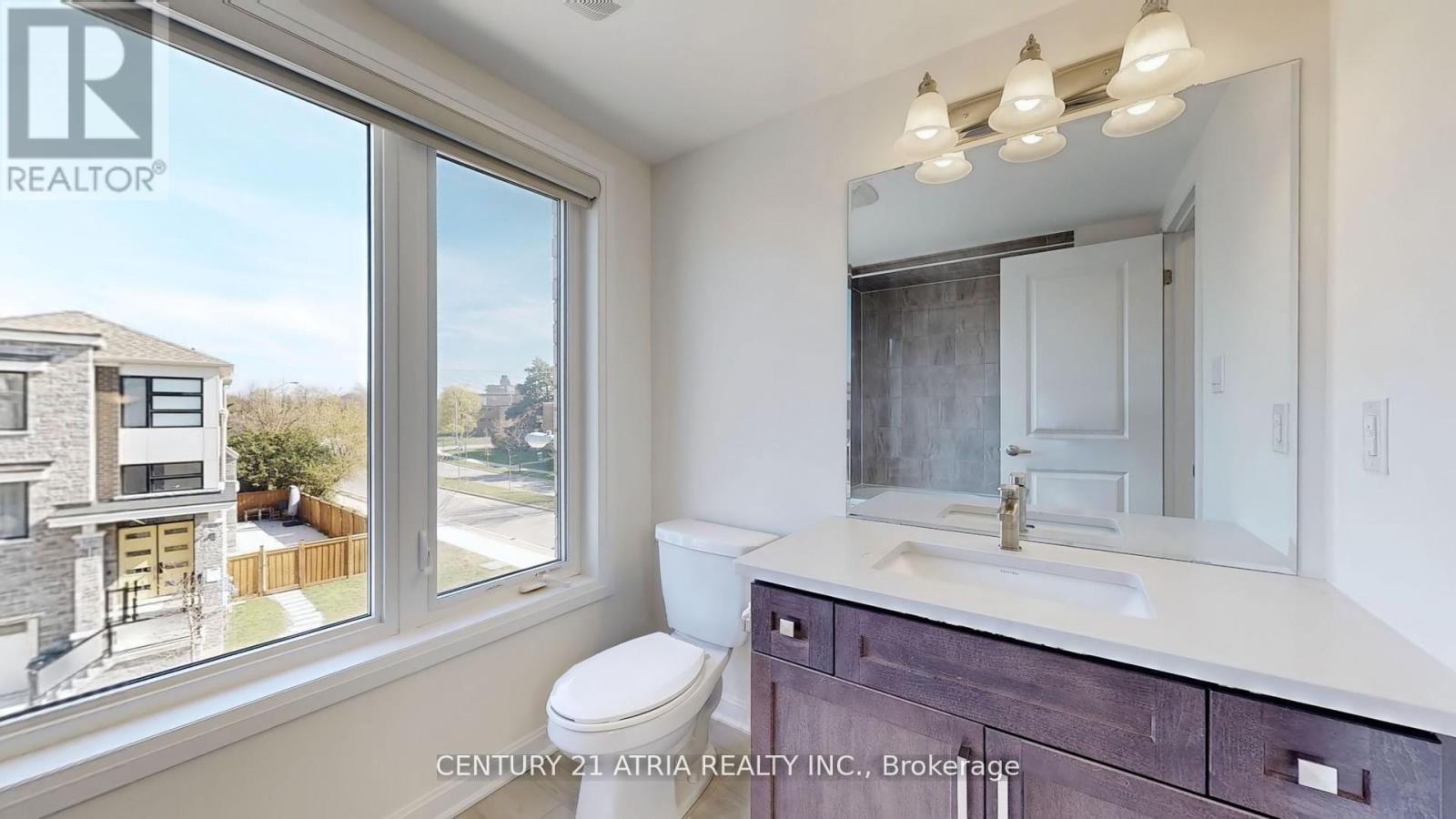 205 The Donway East, Toronto, Ontario  M3B 0B4 - Photo 40 - C12752308